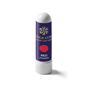 Ontdek de Red geurstick, een krachtige mix van geuren die je energie een natuurlijke boost geven. Deze geurstick is ideaal voor momenten waarop je een energie-dip ervaart, of het nu onderweg is, op het werk of voordat je gaat sporten. Laat de verkwikkende geuren van Red je energie verhogen en je klaarstomen voor wat er komen gaat. Breng meer vitaliteit in je dag met de Red geurstick. Ervaar de opwekkende kracht van geuren en geef je energie een natuurlijke boost met de Red geurstick.