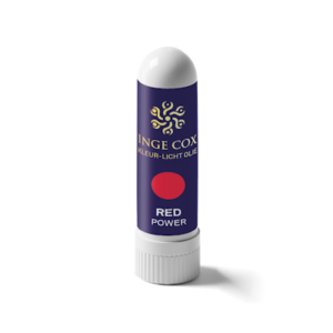 Ontdek de Red geurstick, een krachtige mix van geuren die je energie een natuurlijke boost geven. Deze geurstick is ideaal voor momenten waarop je een energie-dip ervaart, of het nu onderweg is, op het werk of voordat je gaat sporten. Laat de verkwikkende geuren van Red je energie verhogen en je klaarstomen voor wat er komen gaat. Breng meer vitaliteit in je dag met de Red geurstick. Ervaar de opwekkende kracht van geuren en geef je energie een natuurlijke boost met de Red geurstick.