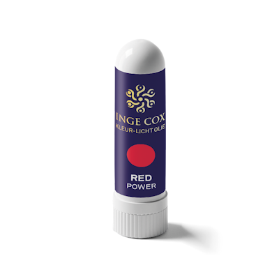 Ontdek de Red geurstick, een krachtige mix van geuren die je energie een natuurlijke boost geven. Deze geurstick is ideaal voor momenten waarop je een energie-dip ervaart, of het nu onderweg is, op het werk of voordat je gaat sporten. Laat de verkwikkende geuren van Red je energie verhogen en je klaarstomen voor wat er komen gaat. Breng meer vitaliteit in je dag met de Red geurstick. Ervaar de opwekkende kracht van geuren en geef je energie een natuurlijke boost met de Red geurstick.