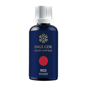 De Kleur-Licht olie Red is een krachtige olie die energie, innerlijke kracht, vitaliteit, moed en doorzettingsvermogen stimuleert. Deze olie is ideaal voor mensen die zich vermoeid en futloos voelen, en behoefte hebben aan een sterke aarding en hernieuwde vitaliteit. Met deze olie creëer je een moment van diepe verbinding met jezelf, een moment waarin je je lichaam de kans geeft om te herstellen en nieuwe energie op te doen. Dit is jouw persoonlijke ritueel van zelfzorg, een krachtig hulpmiddel om je welzijn te bevorderen en je levenskracht weer volledig te ervaren.